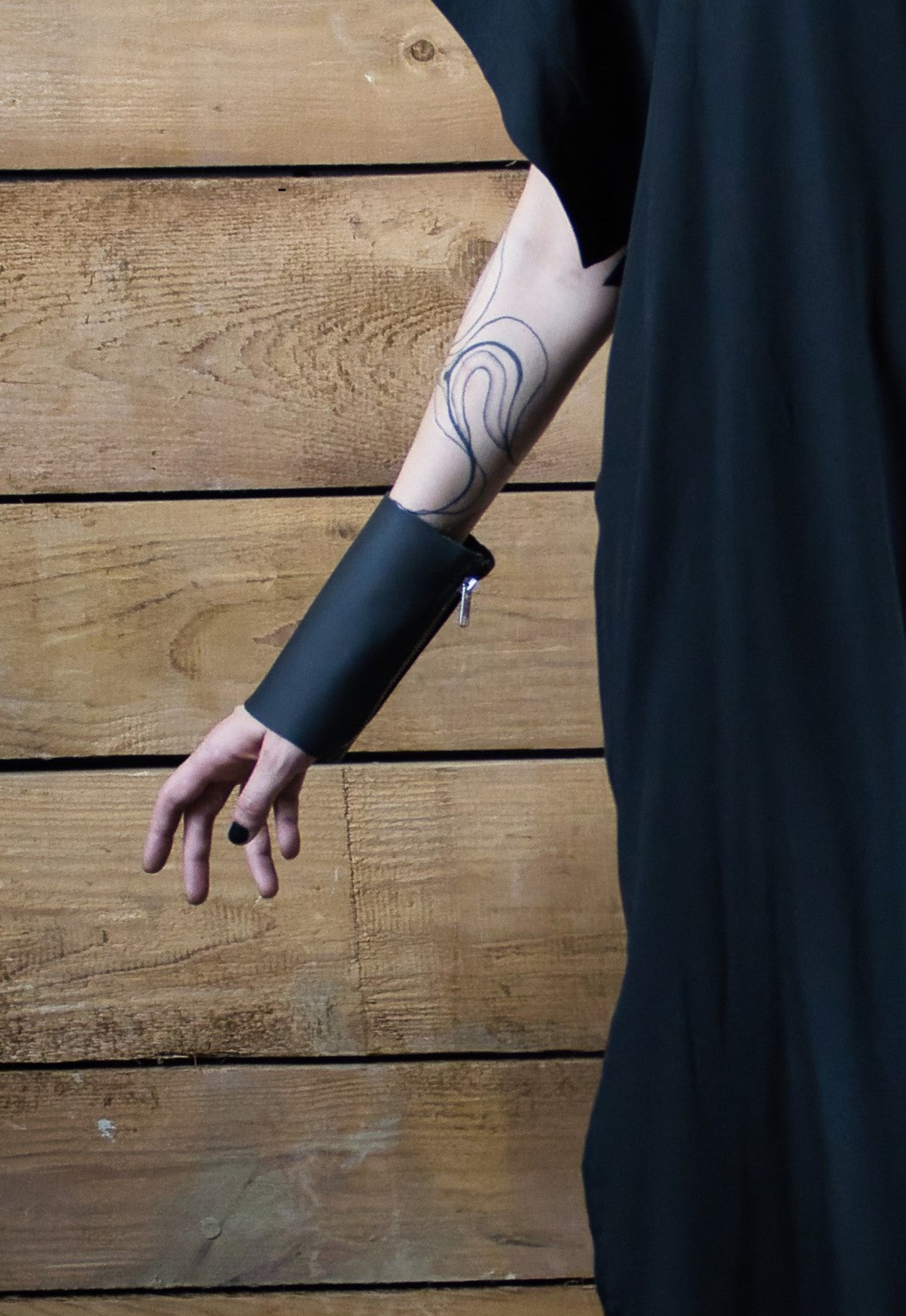 leather cuffs set